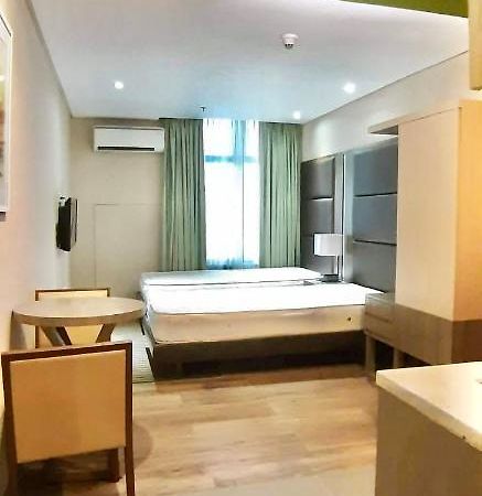 Studio Unit Condo At Antel Serenity Suites Makati Manila Dış mekan fotoğraf